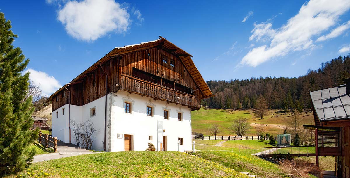La casa natale di San Giuseppe Freinademetz in legno e muratura
